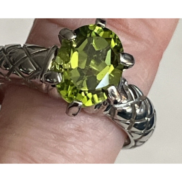 Savvy CIE Sterling Silver Genuine Peridot Ring Size 7 Green Oval w/ Etched Band - Picture 5 of 6
